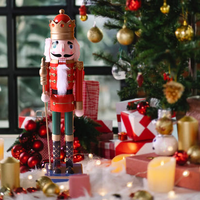 50CM Hand-Painted Wooden Nutcracker Soldier - Christmas King Doll Holiday Home Decor